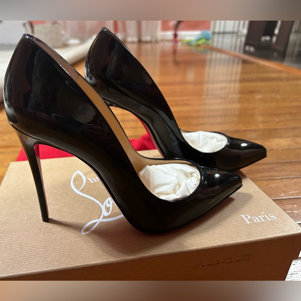 Gorgeous Authentic Louboutin Classic stilettos